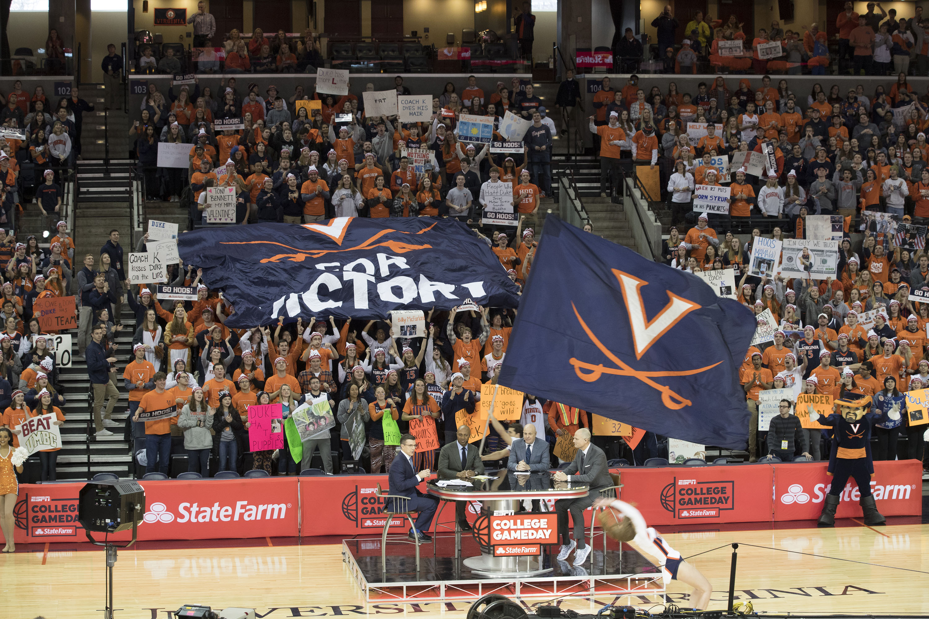 UVA crowd going crazy as ESPN gameday films before basketball game