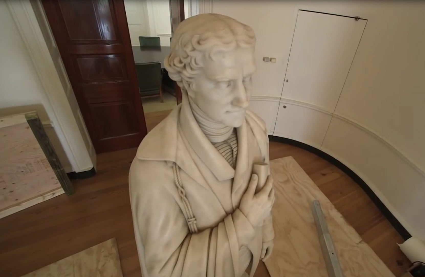 White Thomas Jefferson statue in the Rotunda