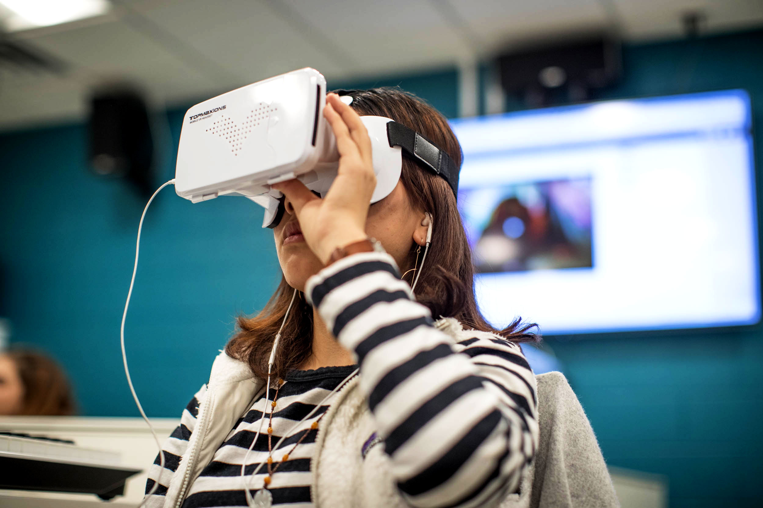 Student using a virtual reality system in a class