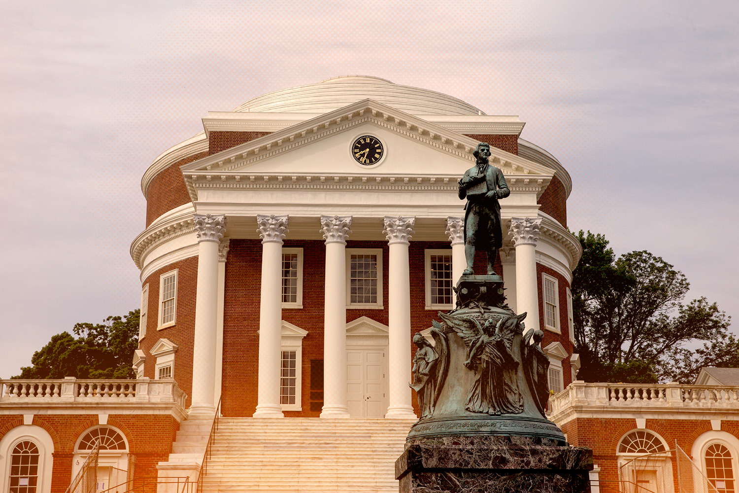 The Rotunda and Thomas Jeffersons statue in front