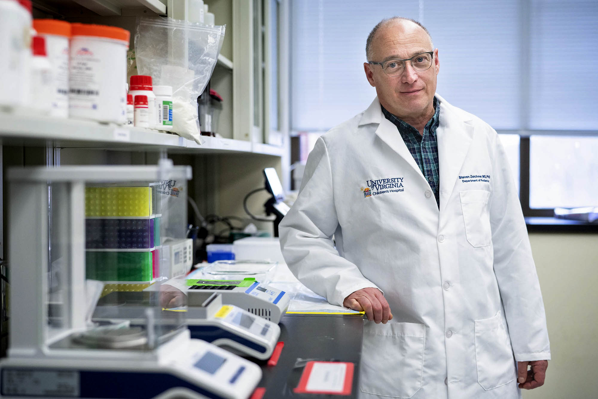 Dr. Steven Zeichner headshot