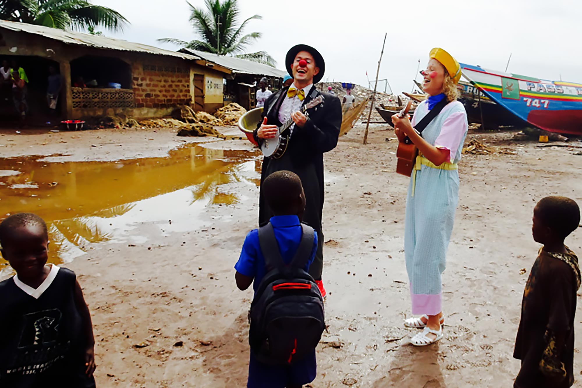 Tim Cunningham performs with Malin Öhrn sing to children in an African village