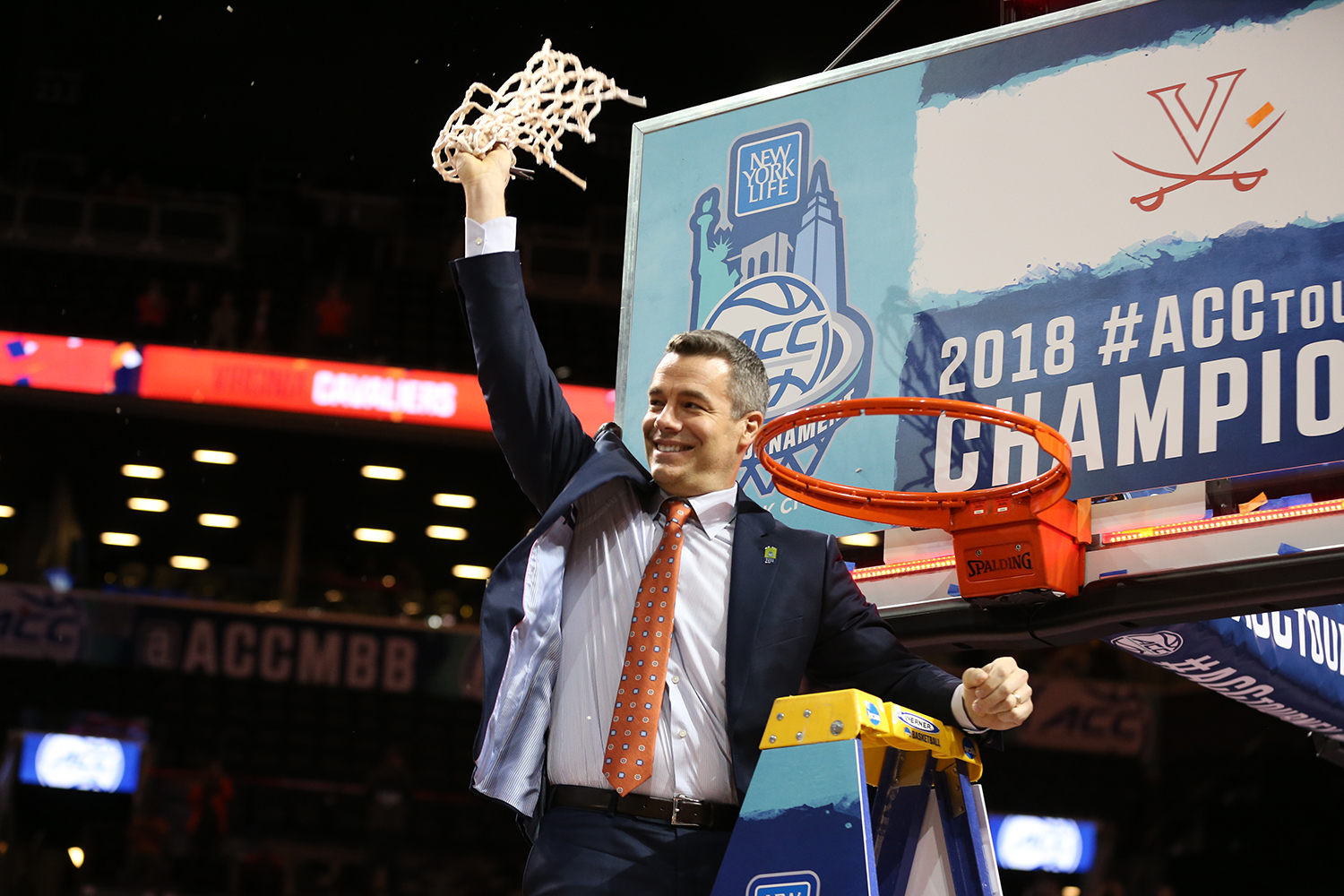 Tony Bennett watching UVA cut down the nets last night : r/CollegeBasketball