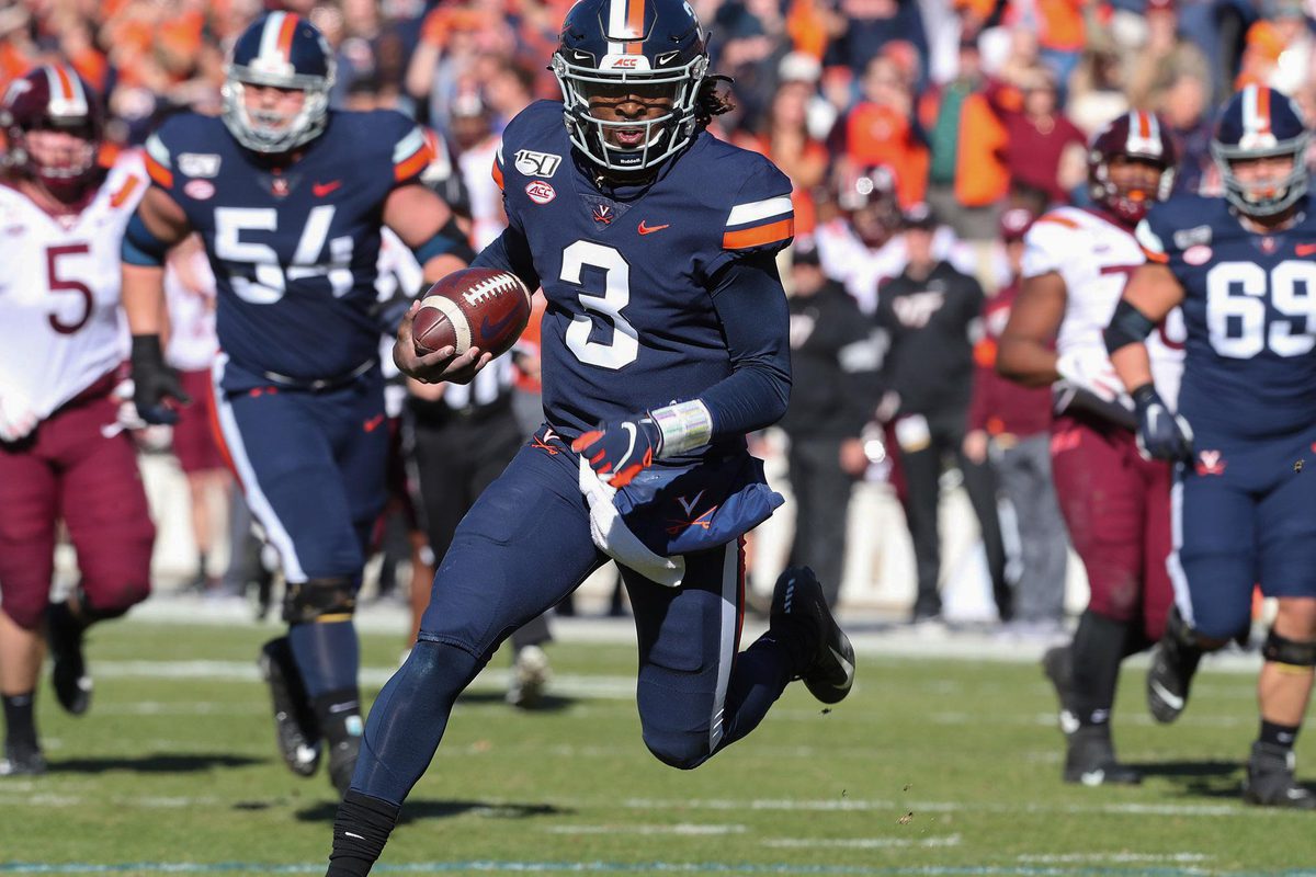 Bryce Perkins running with the football during a UVA football game