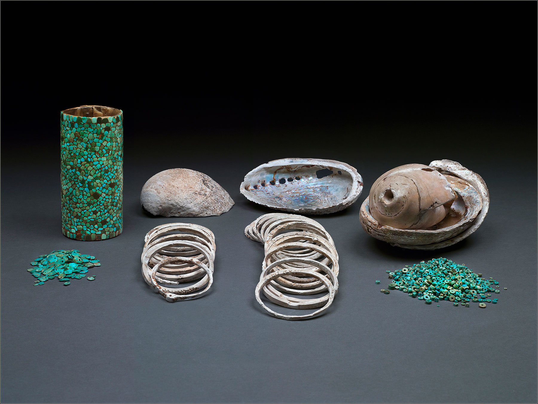 The richest burial in Pueblo Bonito included abalone shells, a conch shell trumpet, shell bracelets, turquoise jewelry and a wicker cylinder vessel covered with a turquoise mosaic.