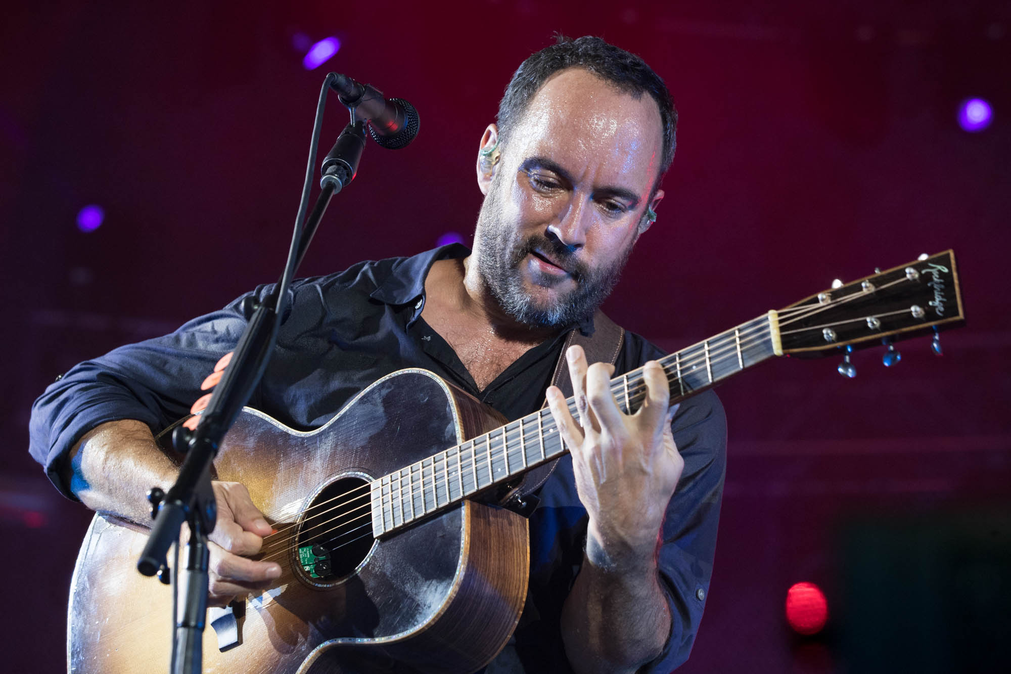 Dave Matthews playing guitar