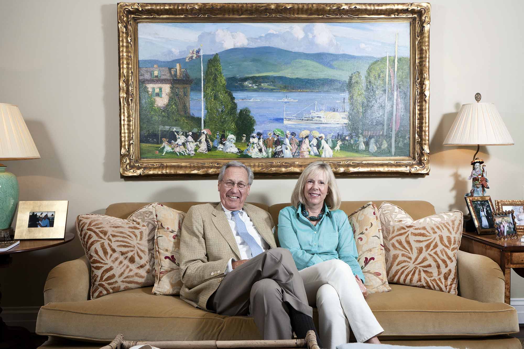 Cynthia and Heywood Fralin sitting on a couch in their home