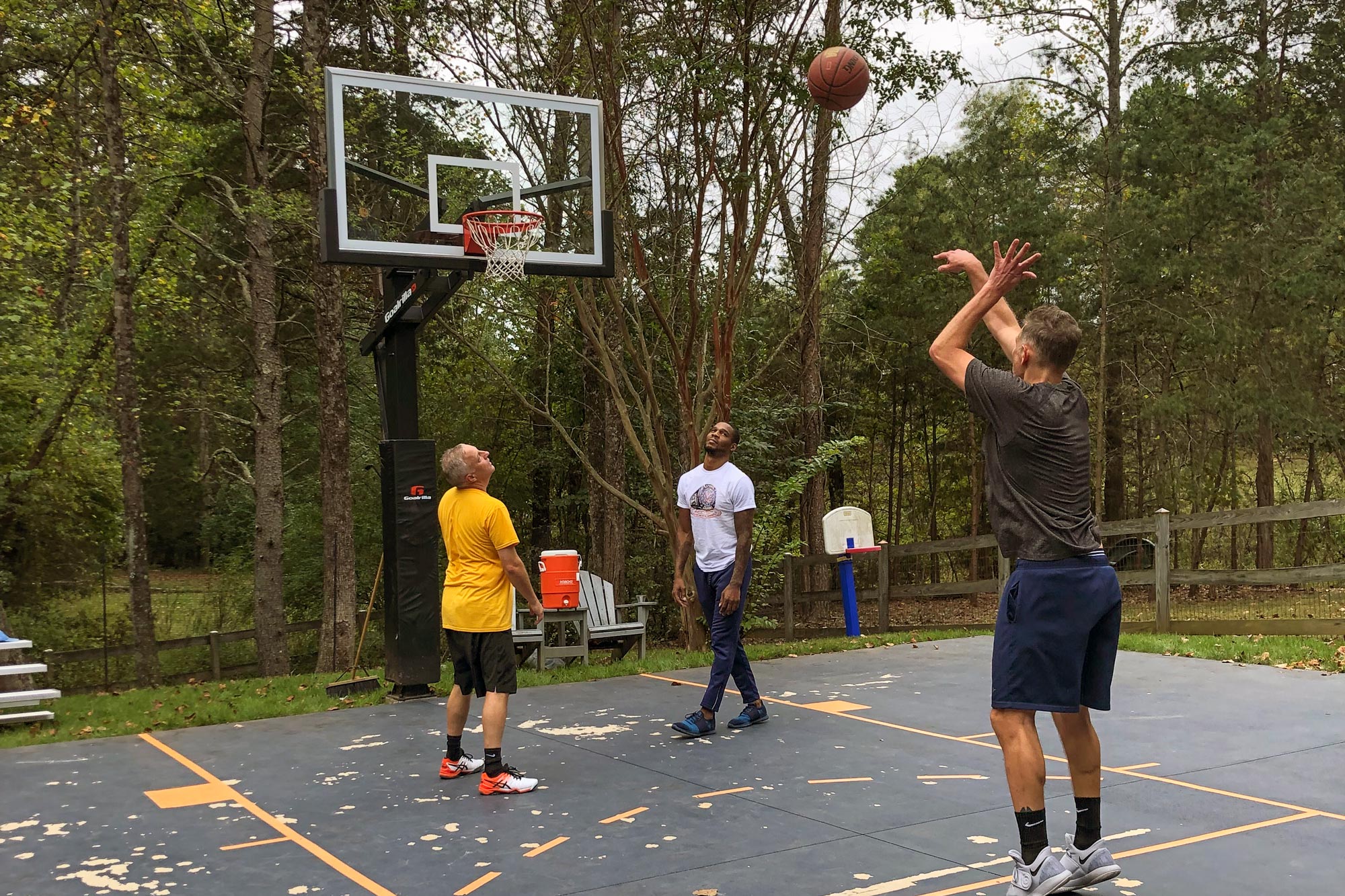 McGregor McCance, left, Sean Singletary, center, watch Whitelaw Reid take a free throw shot