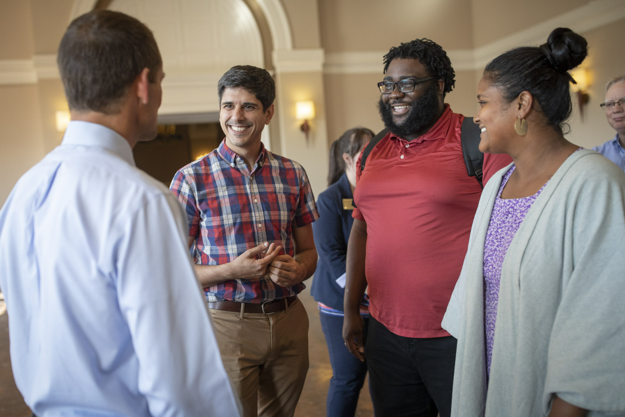 Students talking to Jim Ryan in the Rotunda