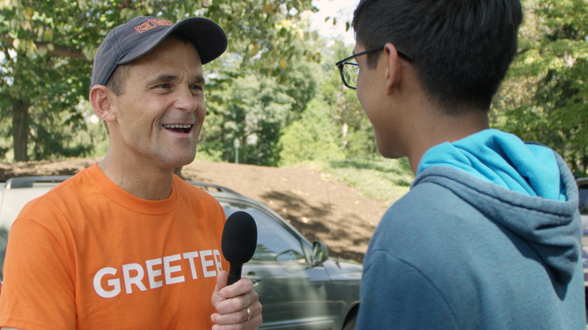 UVA President Helps FirstYears Move In UVA Today