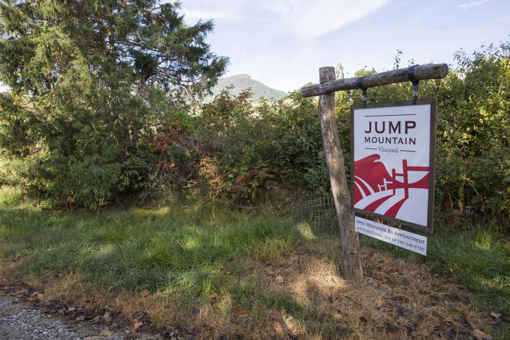 Jump Mountain Vineyard sign next to the vineyard