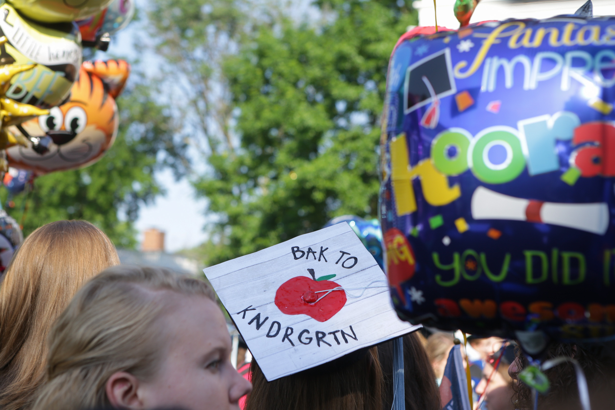 Graduation cap reads: Bak to Kndrgrtn (back to kindergarten)
