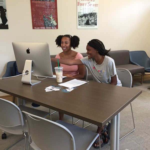 Laila Hurd and Zhaire Roberson working on a computer together