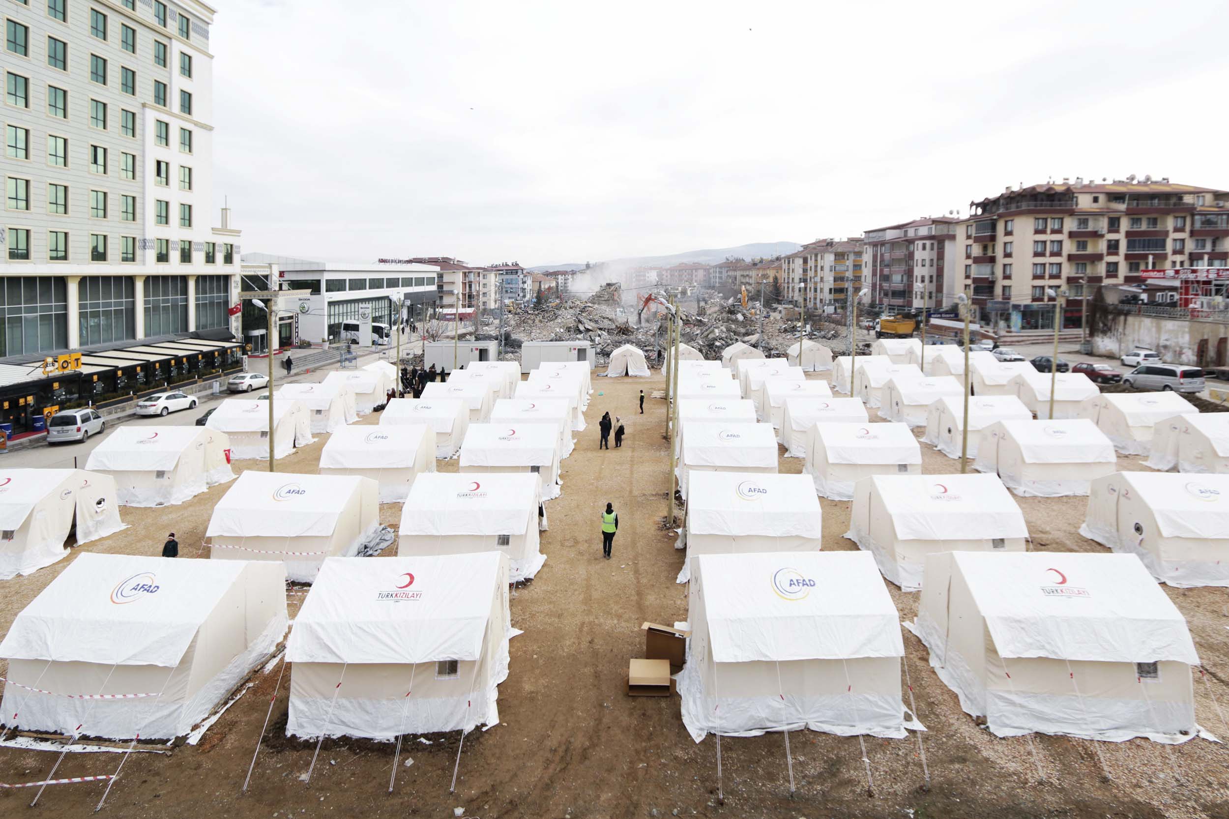 White tents set up in Elazığ for earthquake victims
