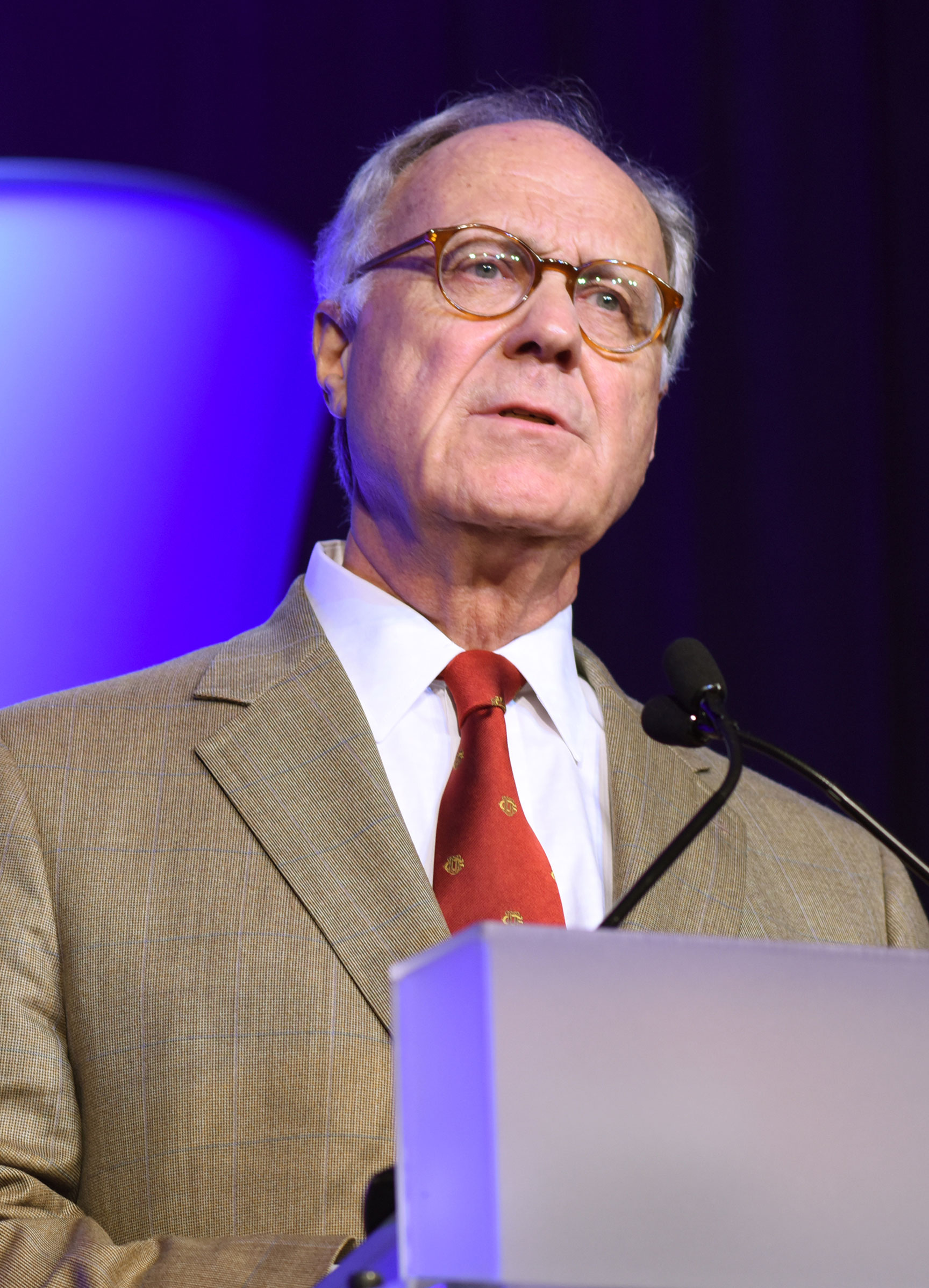 UVA President Emeritus John T. Casteen III speaks after receiving the American Council on Education’s 2016 Council of Fellows/Fidelity Investments Mentor Award.