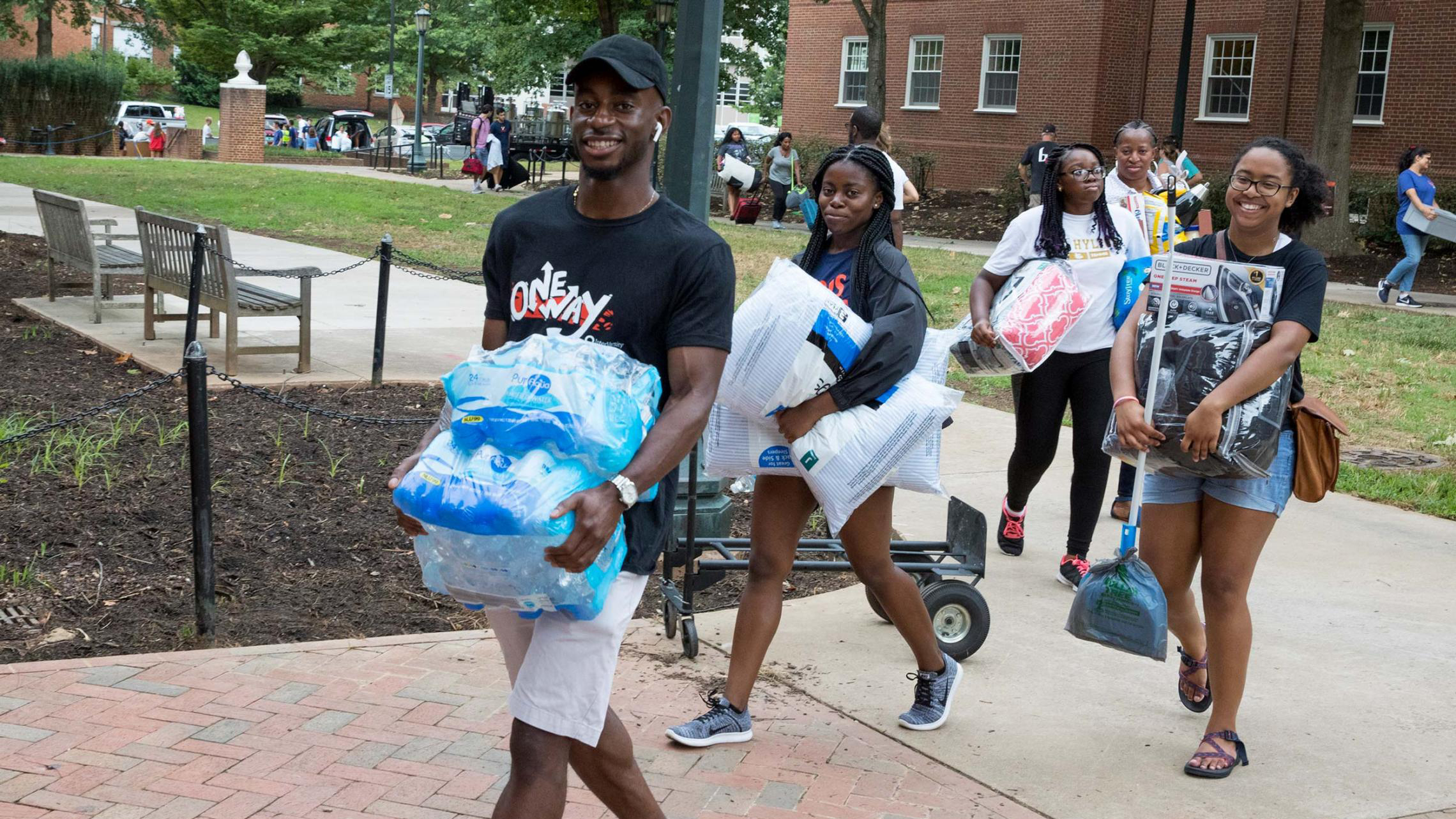 They’re Here! Class of 2023 Descends on Grounds for MoveIn Weekend