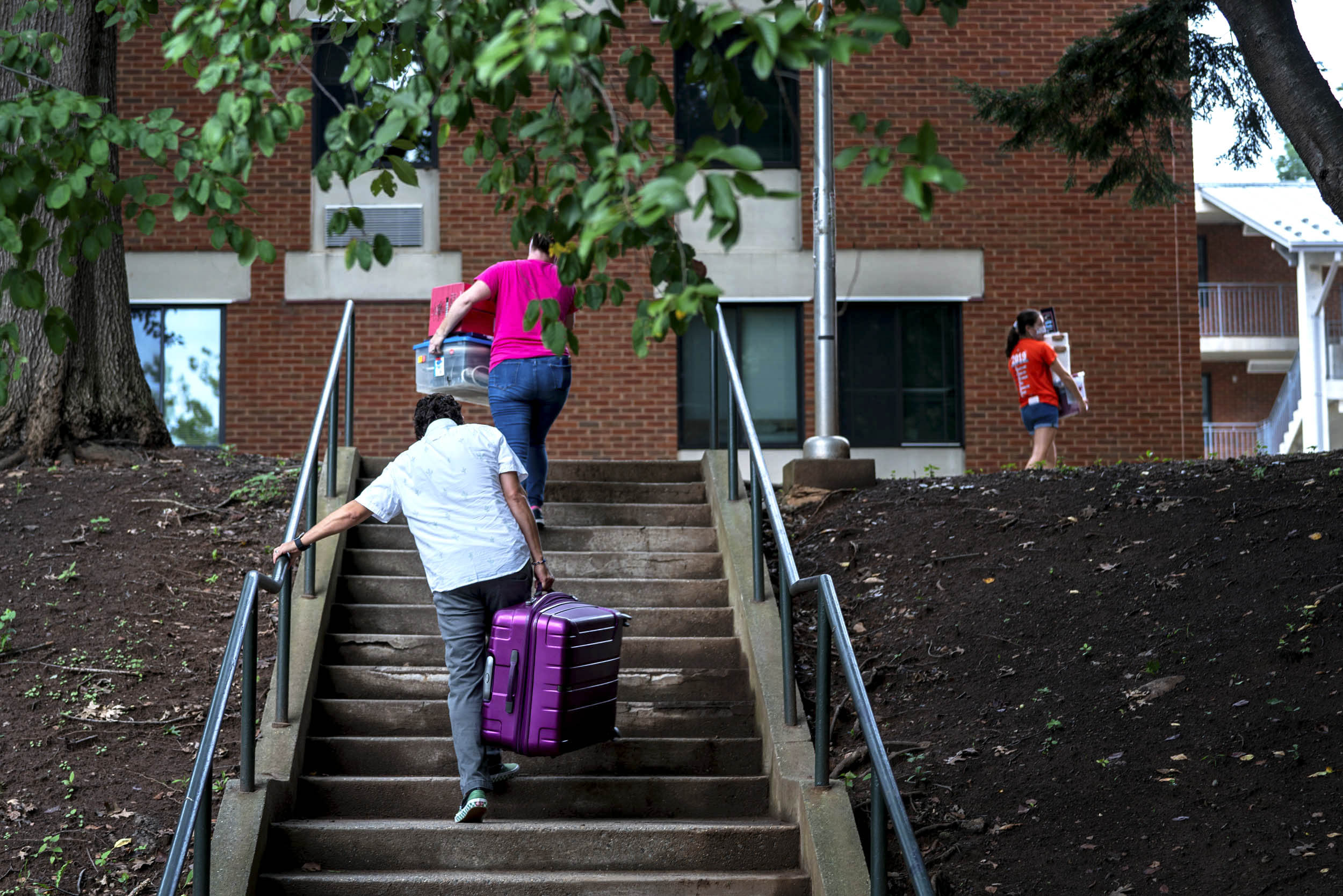 Students carrying bags of belongs as they move into dorms