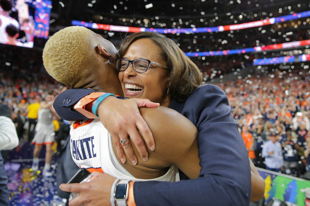  Carla Williams and player Mamadi Diakite share an embrace after UVA wins 