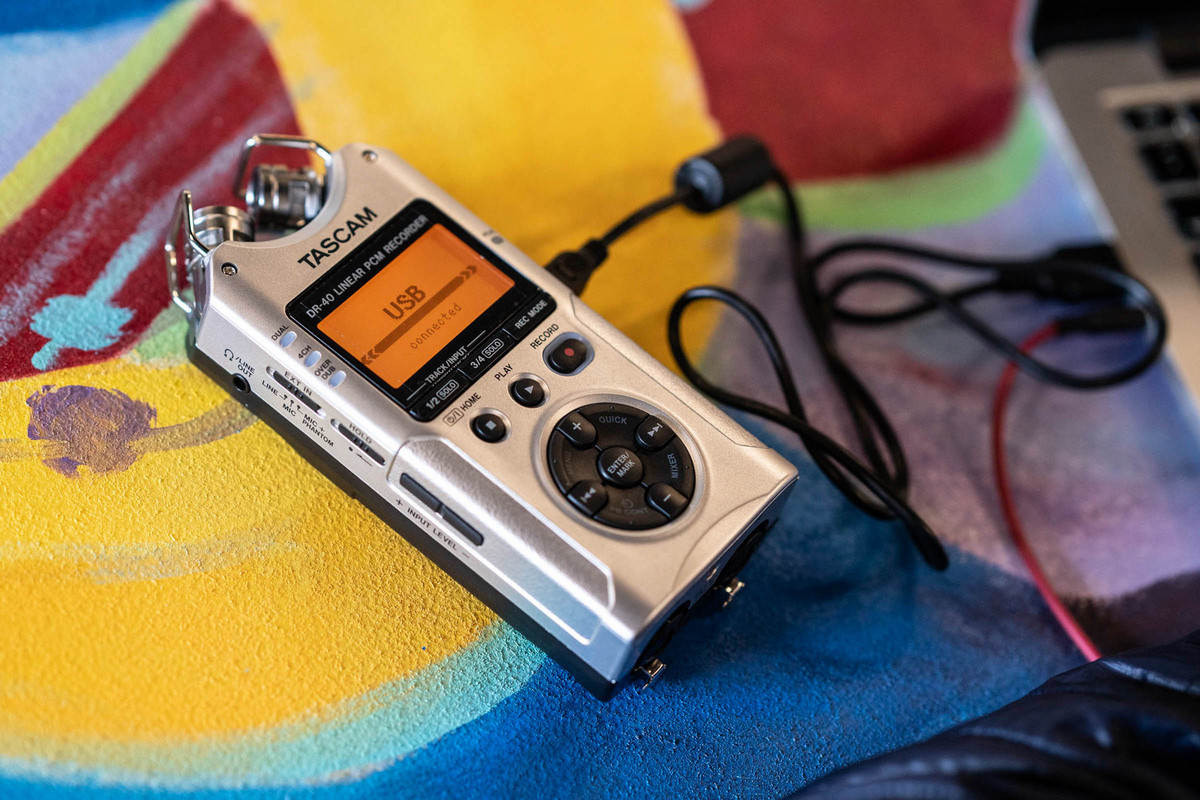 Audio recorder with microphone hooked up