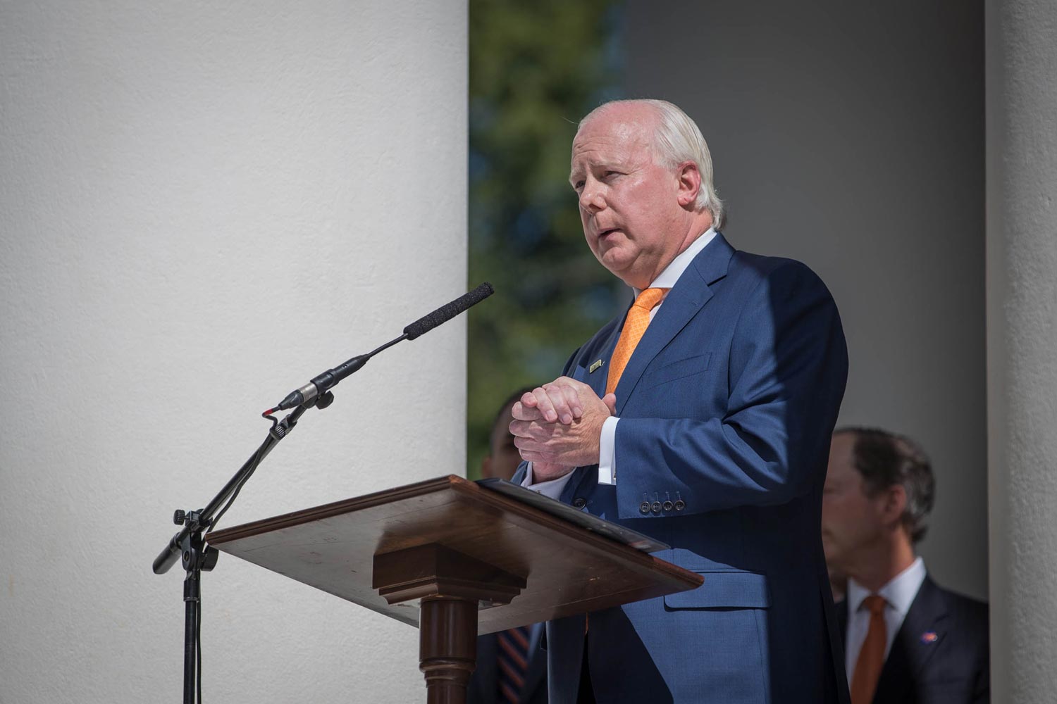 Rector Frank M. “Rusty” Conner III, who co-chaired the search committee, introduces the committee’s choice. (Photo by Sanjay Suchak, University Communications)