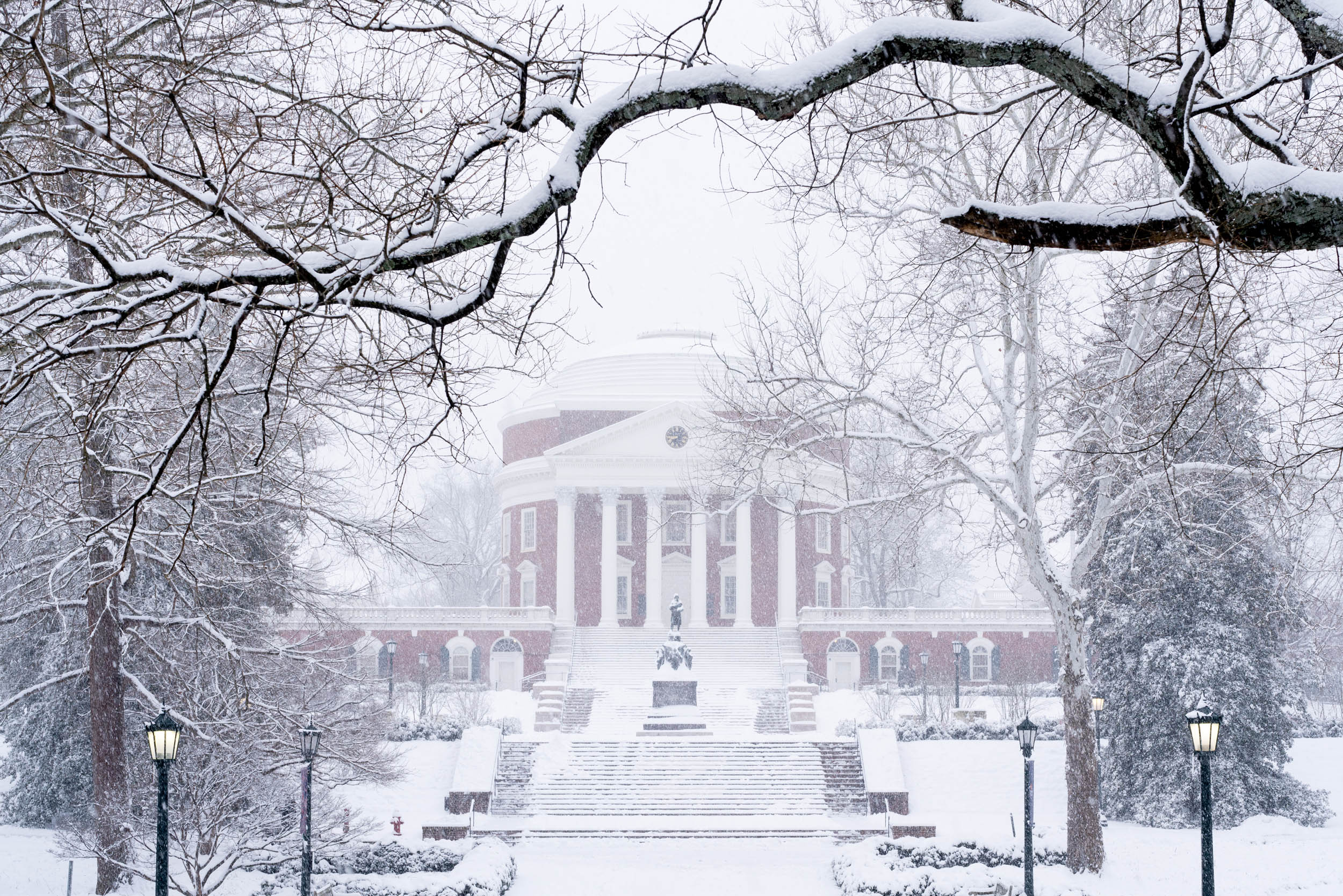 Rotunda getting covered in snow as it falls