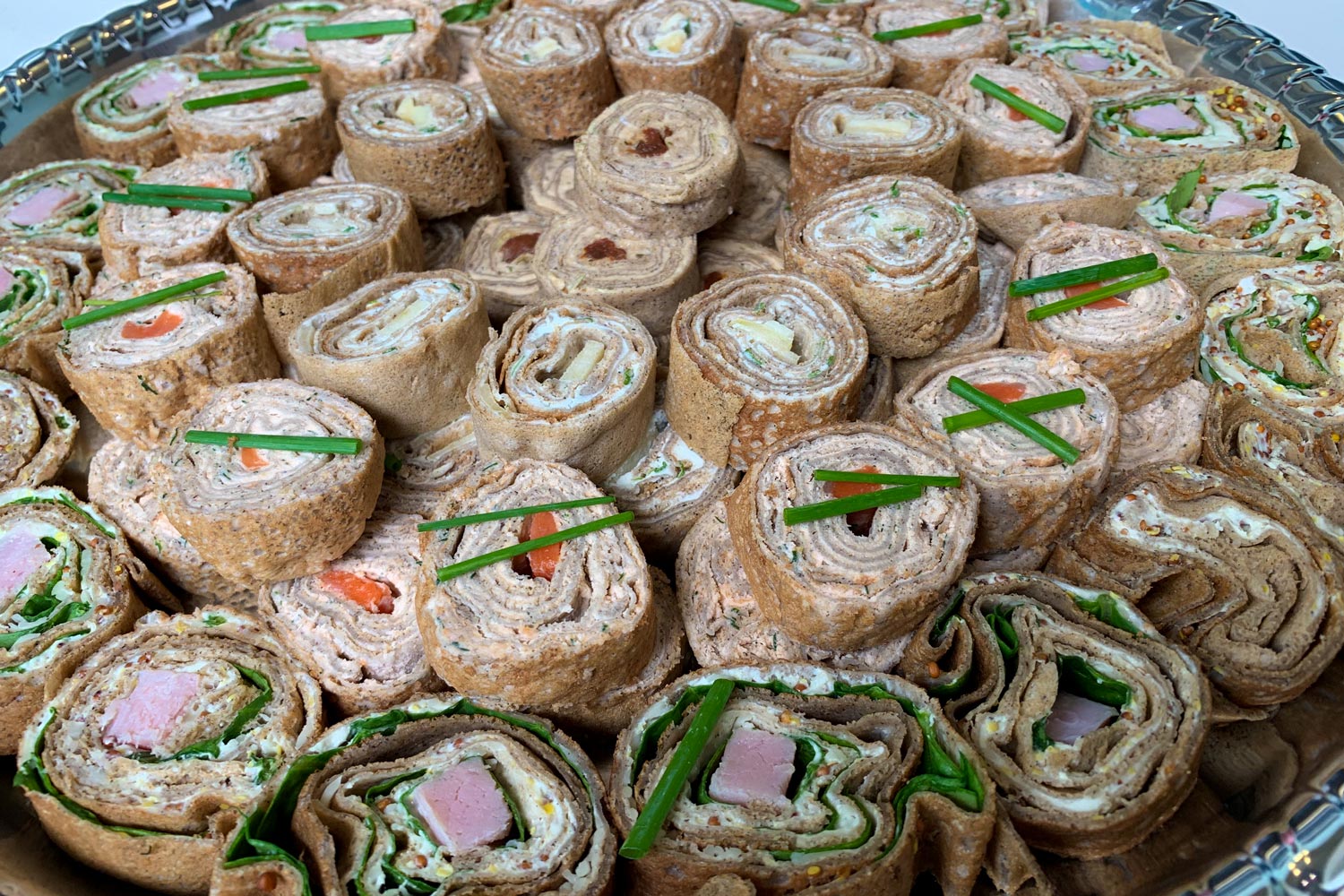 bite-sized crêpes de Clippeleir on a tray