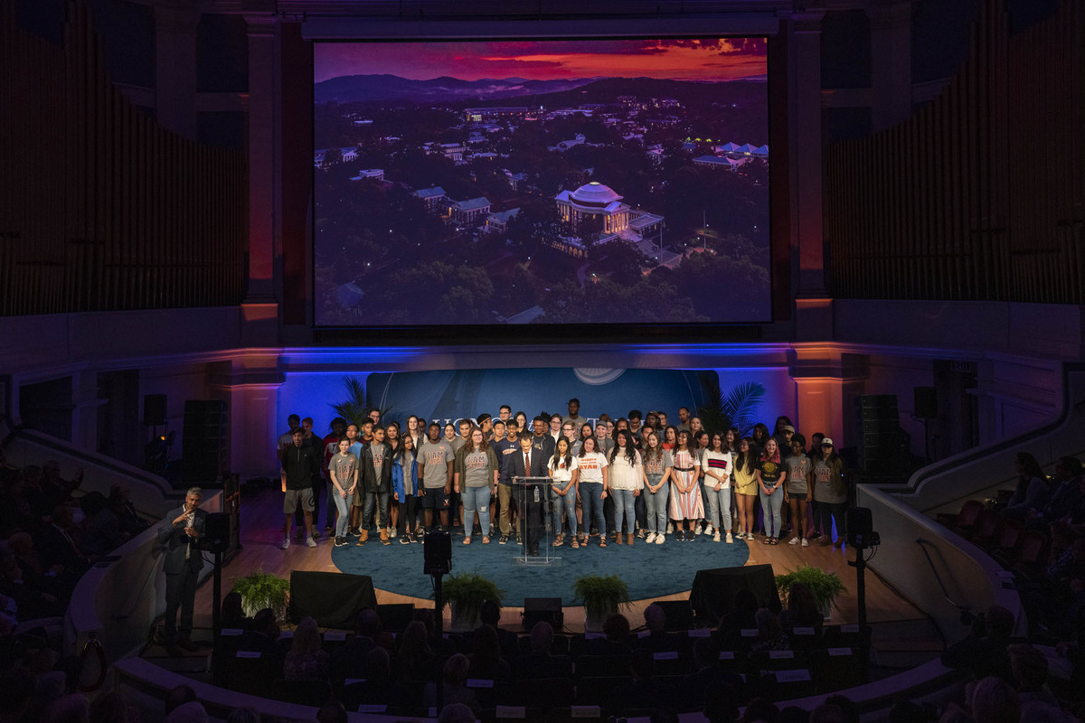 President Jim Ryan surrounded by students on stage