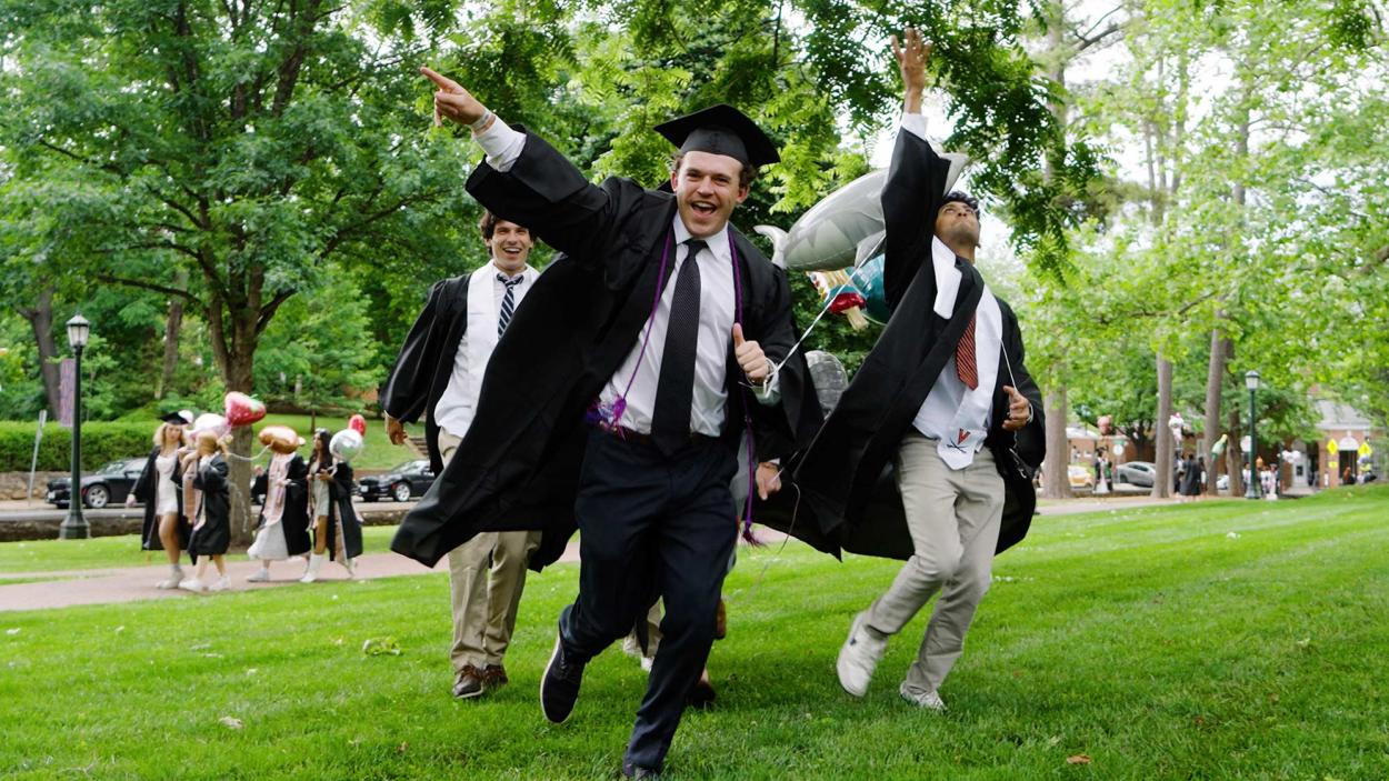 Graduates running and cheering during UVA‘s “Final Exercises 2025“