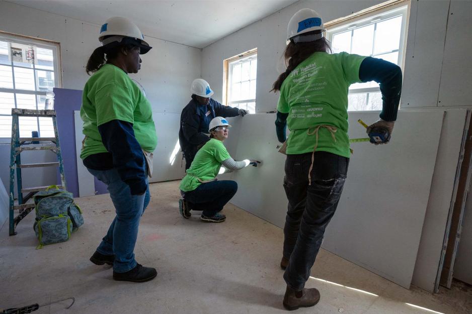 Nina Fortune, Theresa Brock, Jane Centofante, Emily Douglas renovating a house