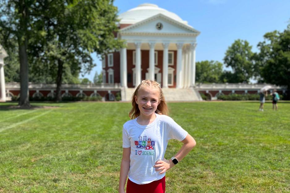 Linda Pistun portrait in front of the Rotunda