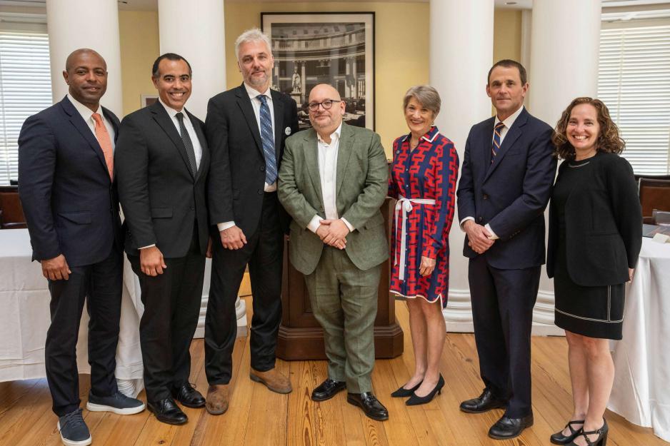 Medalists Andrew Freear, Jason Rezaian, Malo Hutson, Ian Solomon, Leslie Greene Bowman, UVA President Jim Ryan and Risa Goluboff posing for a group picture