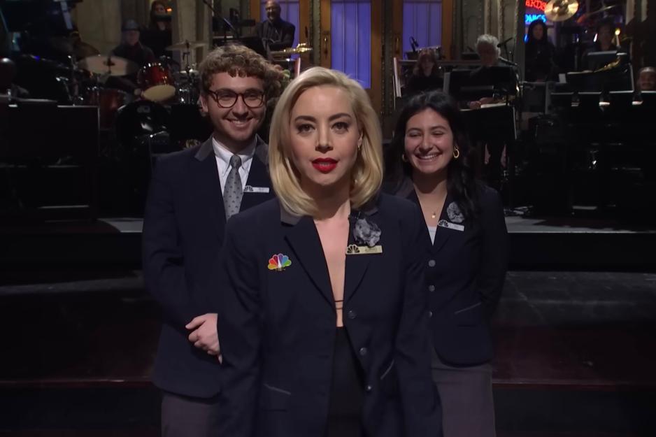 Micah Rucci and Aubrey Plaza on stage at SNL