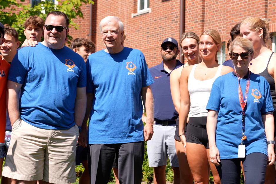 A group of volunteers gather to help move new students in 