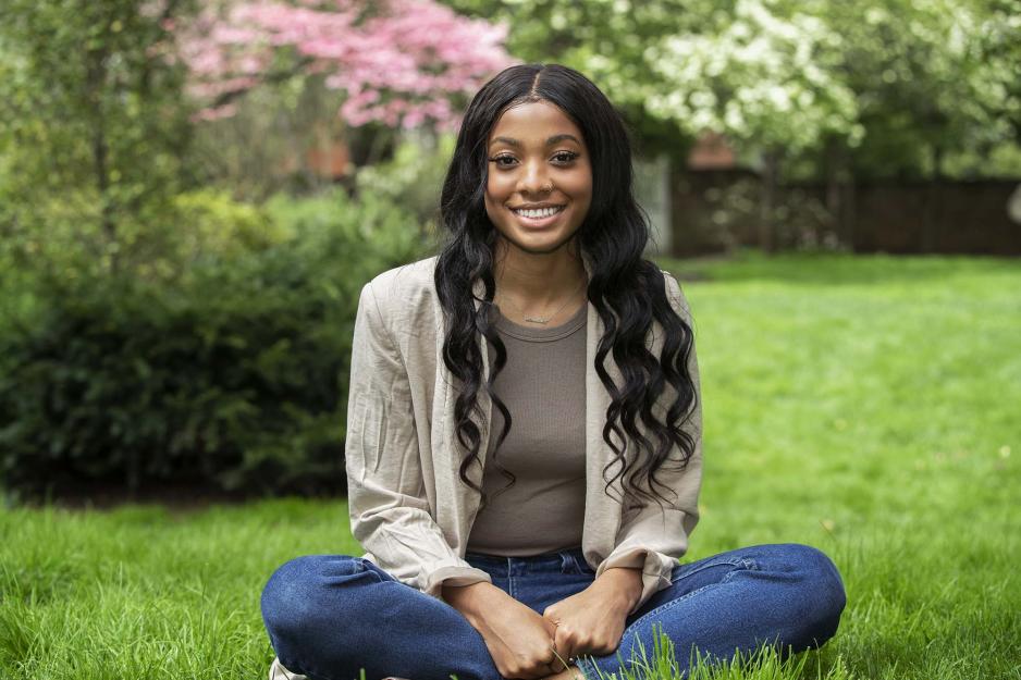 Alexis Allen headshot