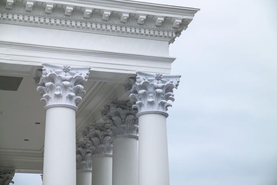 Details of the top of columns on the Lawn