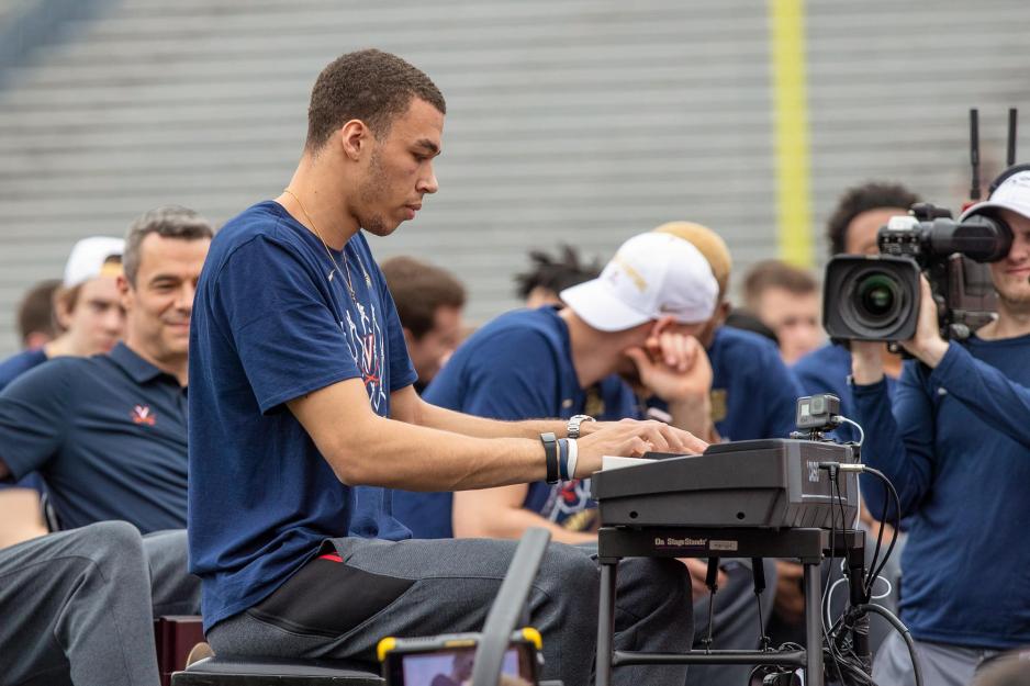 Francesco Badocchi plays piano during NCAA championship celebration in Scott Stadium
