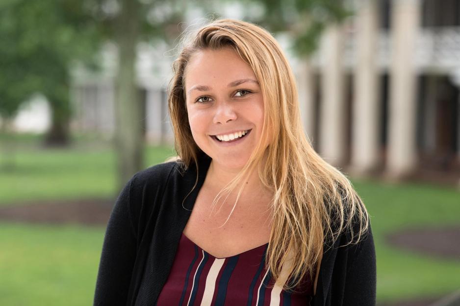 Hanna Davis headshot