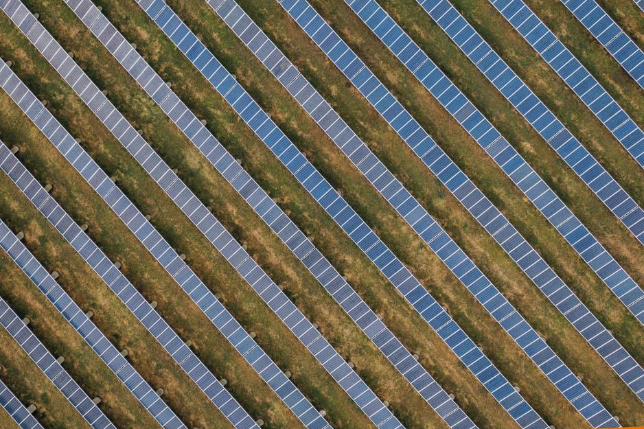 14 rows of solar panels going diagonally across the screen
