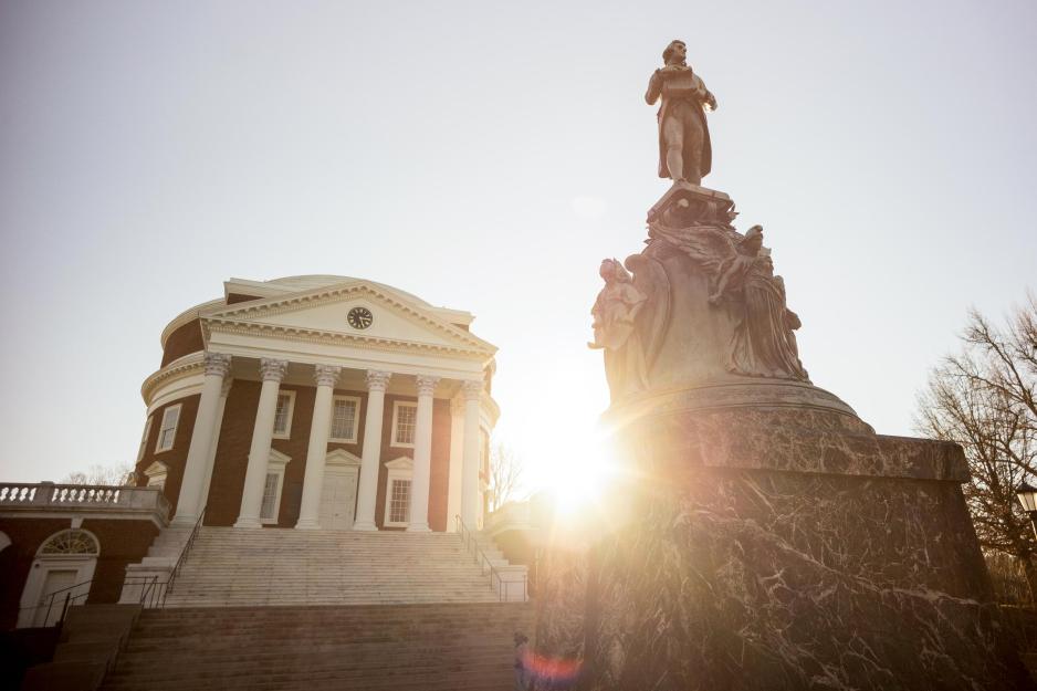 Sun coming up next to the Rotunda and Thomas Jeffersons Statue