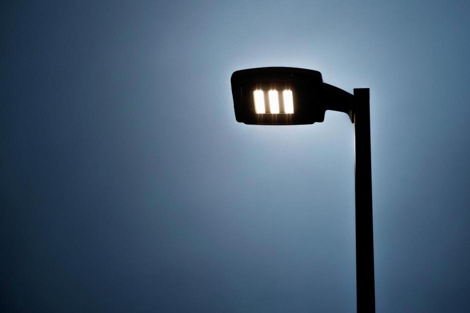 Streetlight that is on in the dark