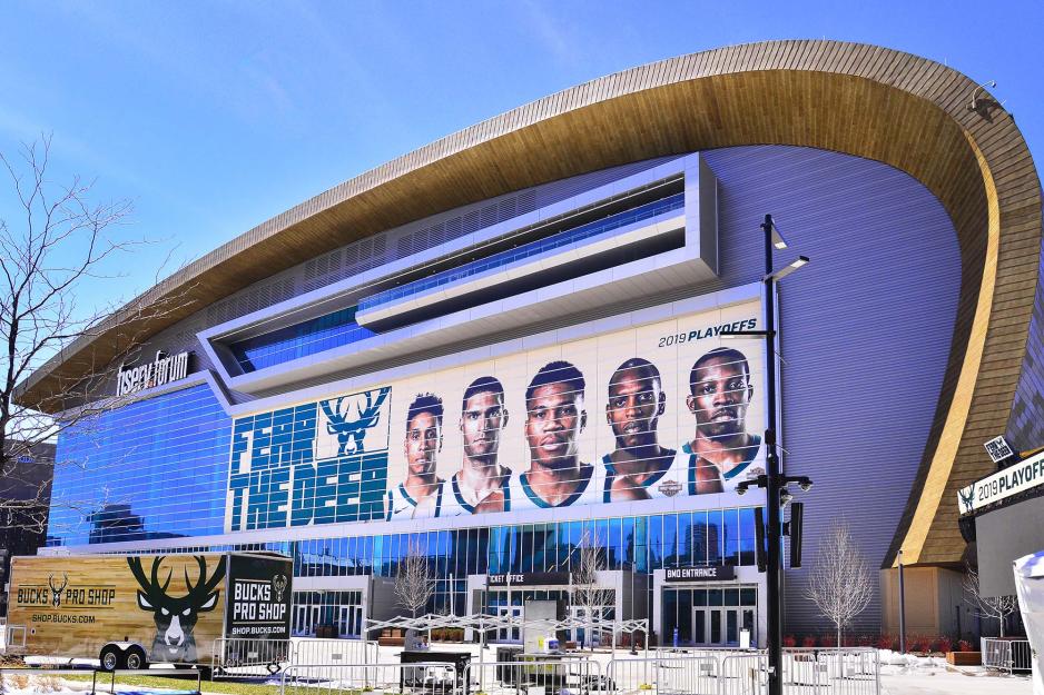 Building with 2019 basketball Players on it
