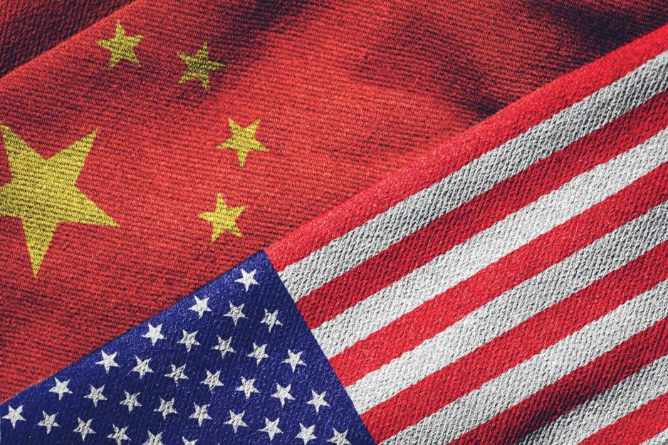 Top: Chinese flag. Bottom: USA Flag
