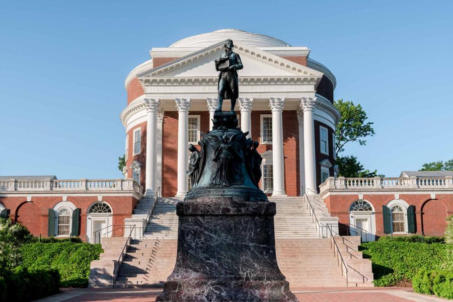 Thomas Jefferson statue in front of Rotunda