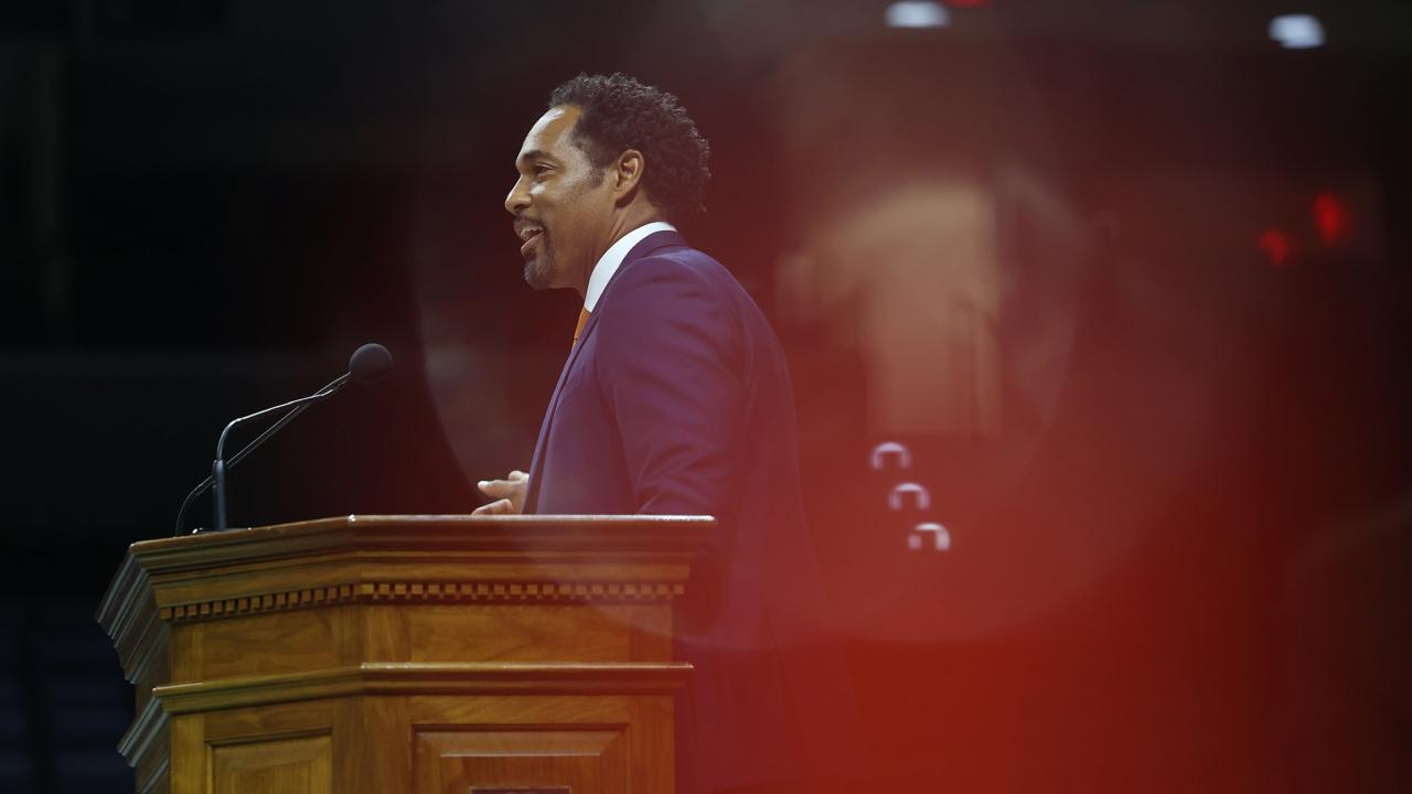 Portrait of Jason George addressing the Class of 2025 during valediction event.