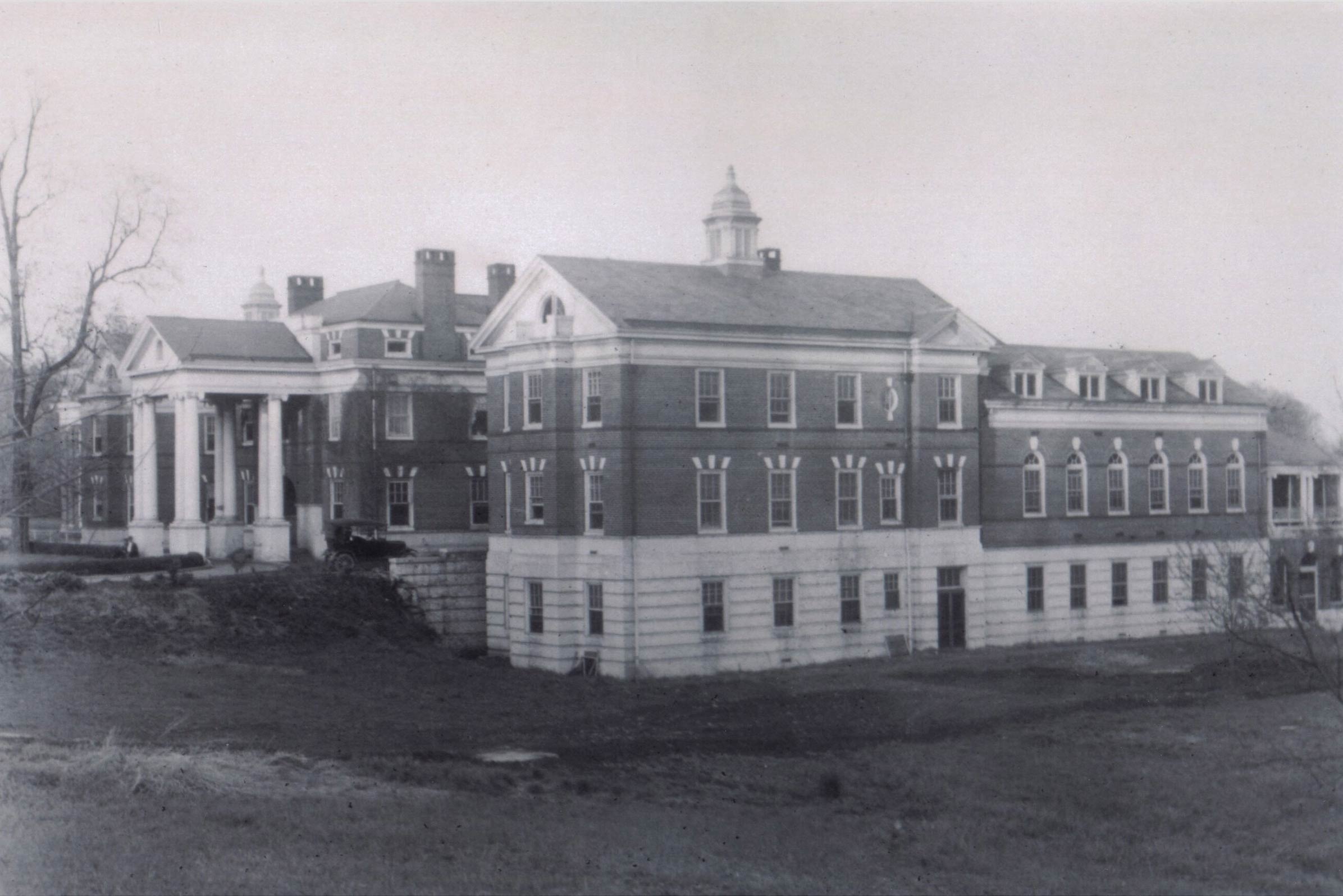 black and white photo of the  3 story UVA hospital in 1919