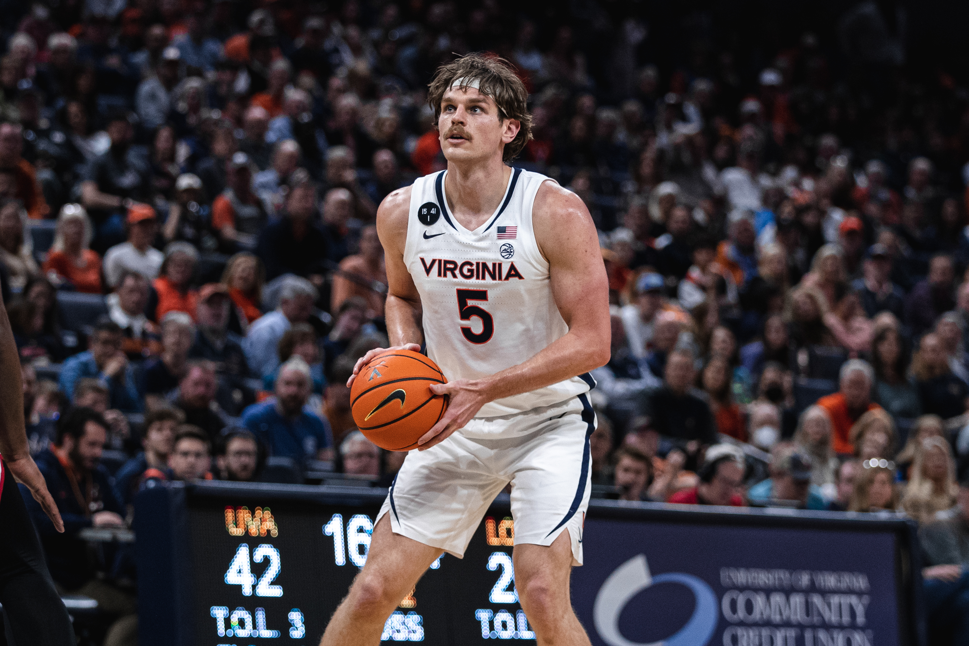 Ben Vander Plas about to shoot the ball to the basket